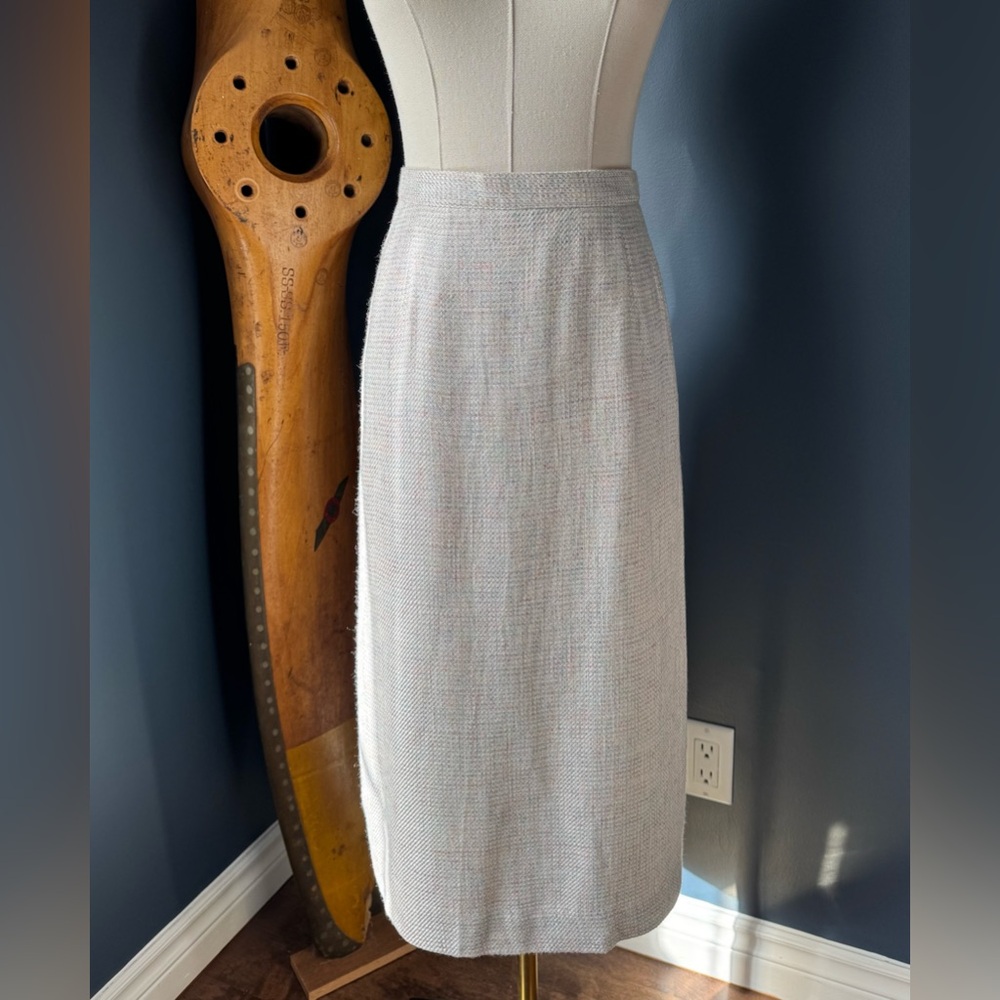 Vintage Christian Dior tweed pencil skirt. Size 10